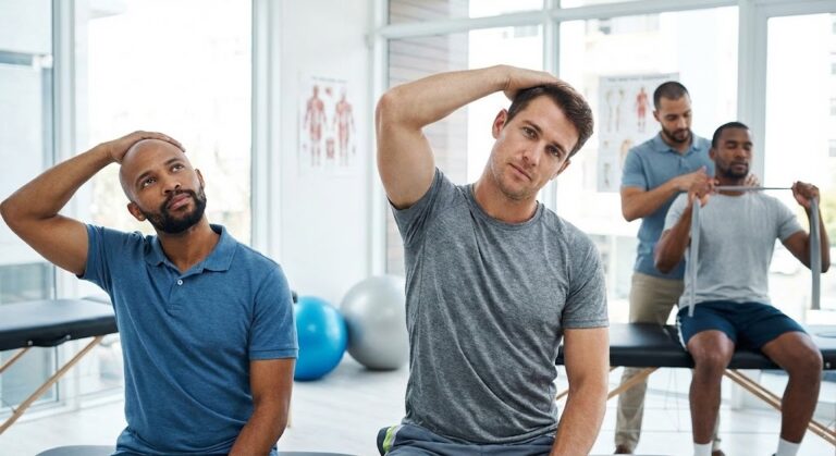 تمارين اطالة عضلات الرقبة لتخفيف الألم واستعادة الحركة